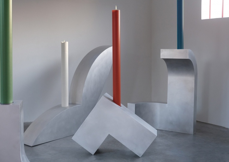 Дуэт Muller Van Severen разработал гигантские подсвечники