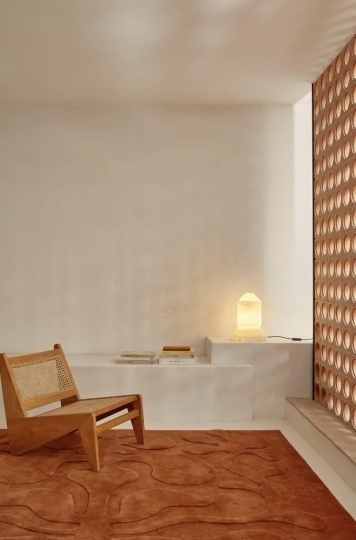 Бренд nanimarquina переосмыслил рисунки Люсии Имз в коллекции ковров