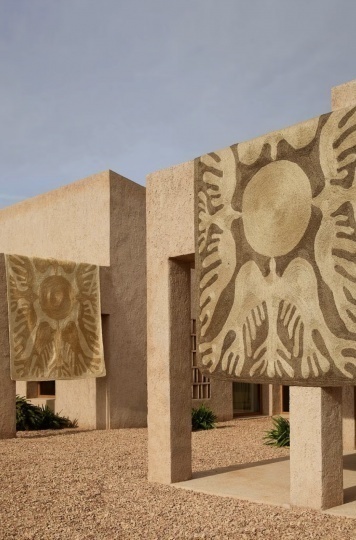 Бренд nanimarquina переосмыслил рисунки Люсии Имз в коллекции ковров