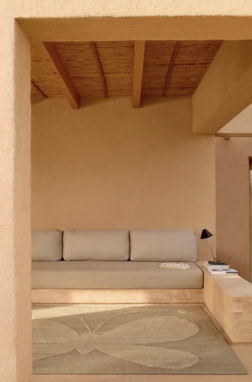 Бренд nanimarquina переосмыслил рисунки Люсии Имз в коллекции ковров