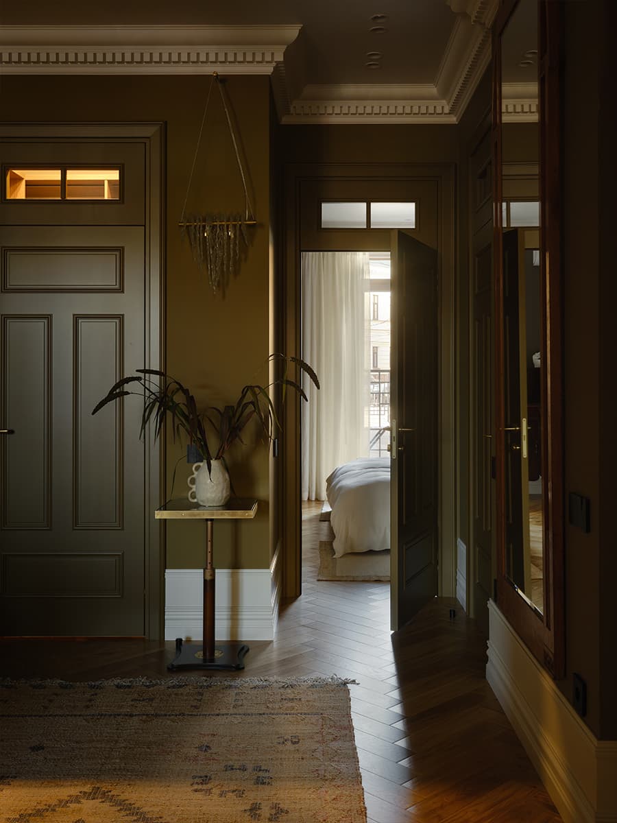 Колоритный интерьер квартиры с винтажными деталями — проект студии дизайна и декора MISURA HOME