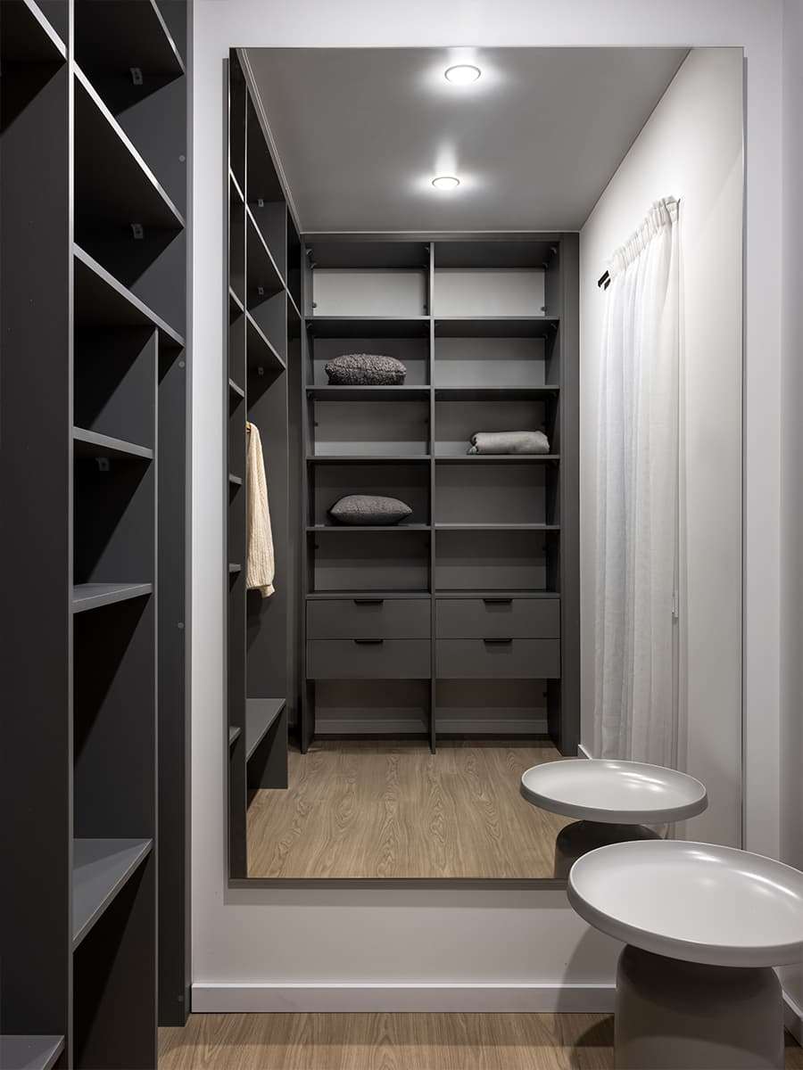 Графичные детали в светлом интерьере для молодой девушки — проект Маргариты Павелко