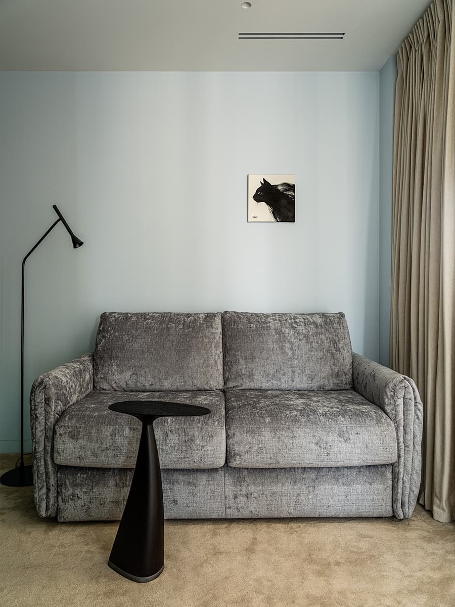 Бордовые акценты в интерьере квартиры для девушки-блогера — проект Александры Дашкевич