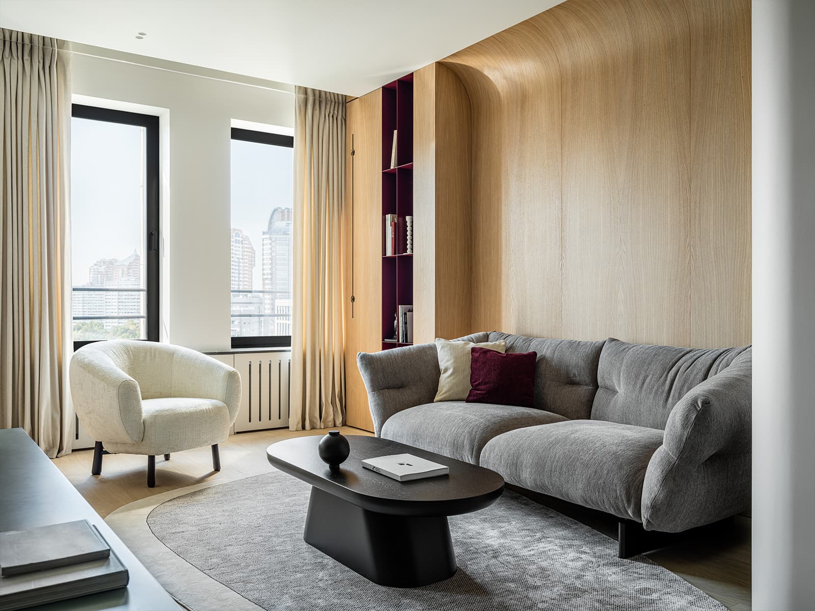 Бордовые акценты в интерьере квартиры для девушки-блогера — проект Александры Дашкевич