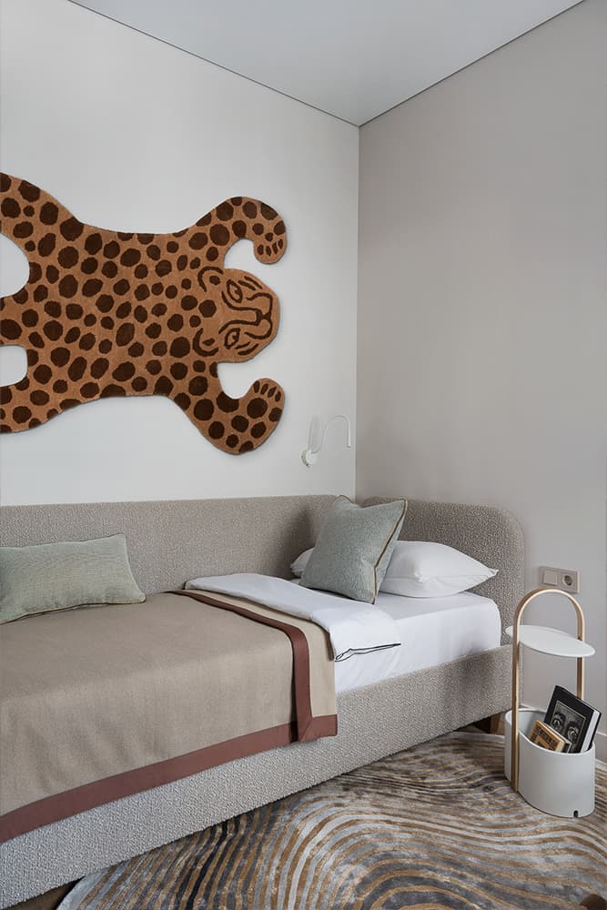 Геометрические панно и отсылки к африканскому искусству в интерьере квартиры — проект Екатерины Владимировой