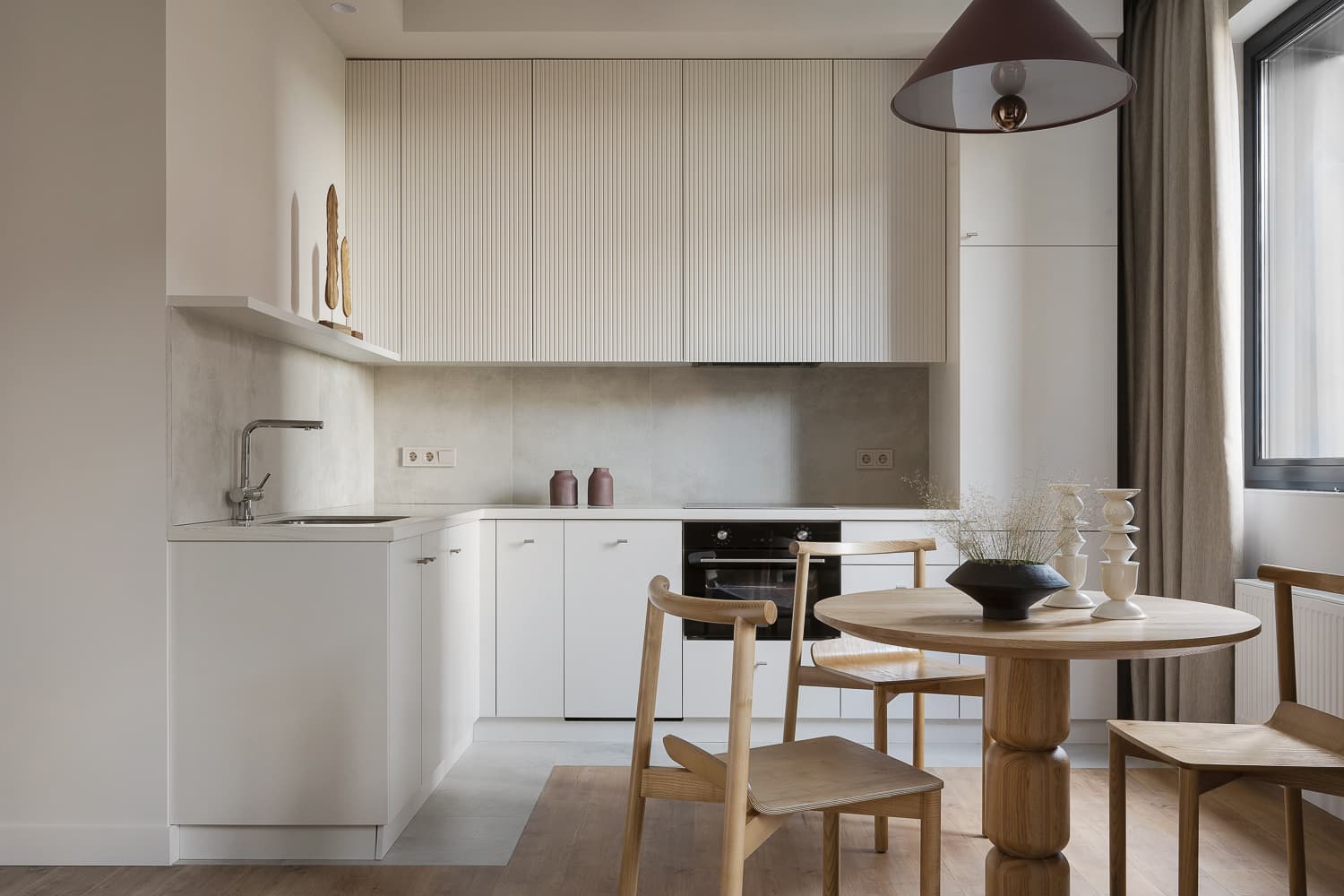 Геометрические панно и отсылки к африканскому искусству в интерьере квартиры — проект Екатерины Владимировой