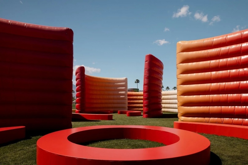 Сабин Марселис создала инсталляцию для фестиваля Coachella 2026