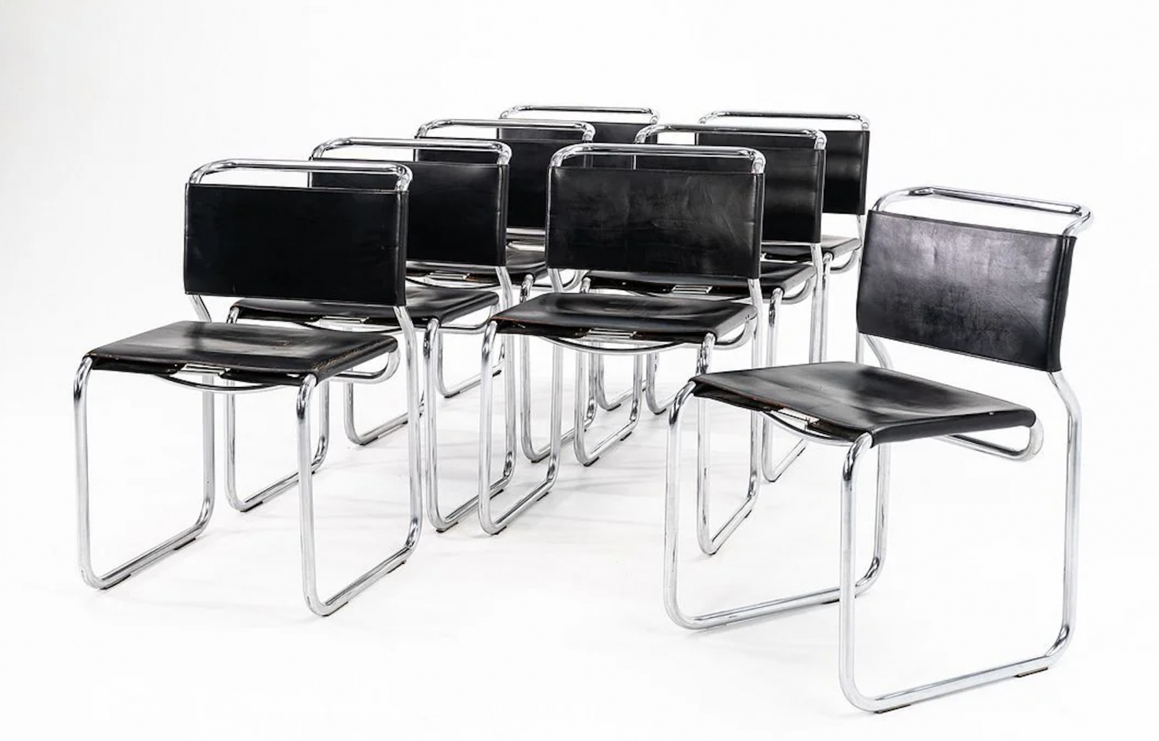 Cassina перевыпустит стул CH66 Никоса Зографоса