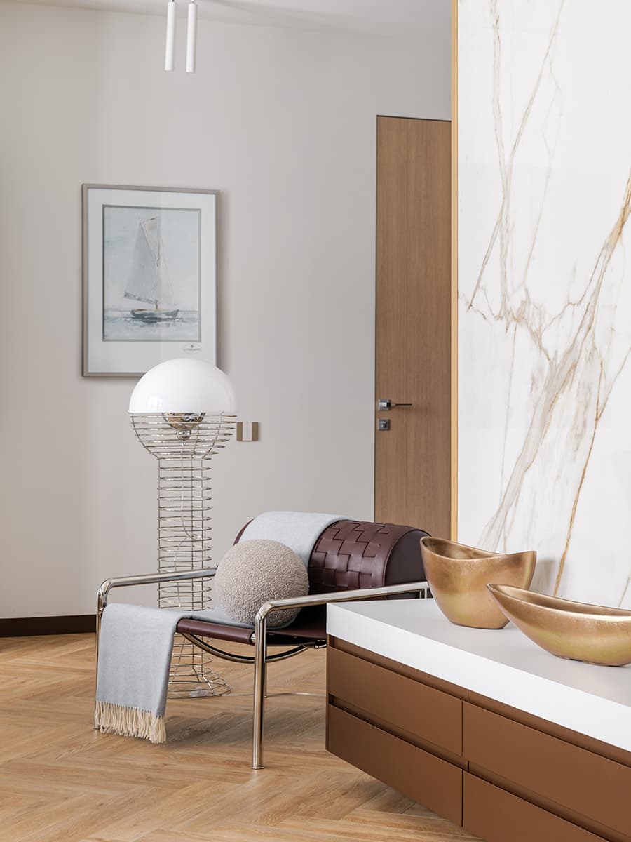 Изумрудные акценты в светлом интерьере екатеринбургской квартиры — проект студии AFFdesign