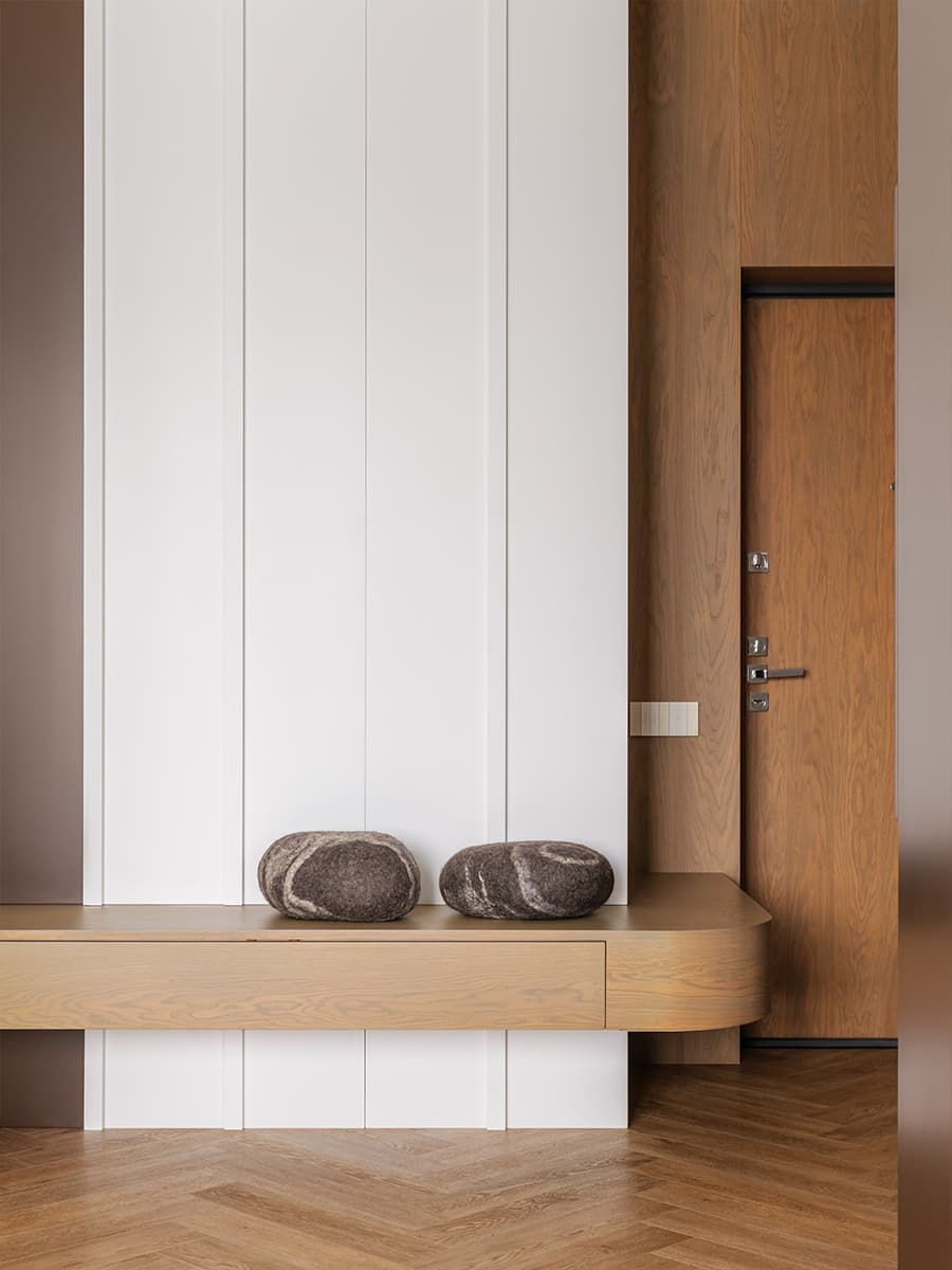 Изумрудные акценты в светлом интерьере екатеринбургской квартиры — проект студии AFFdesign