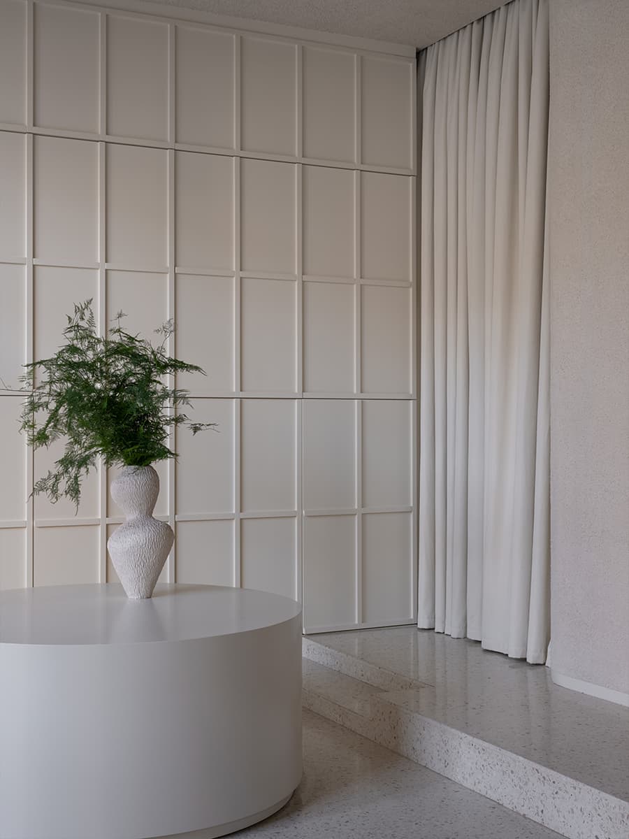 Обволакивающий интерьер флагмана бренда нижнего белья — проект бюро RMMSH