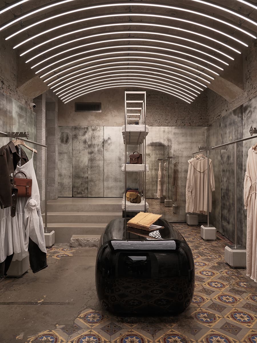 Историческая плитка в интерьере шоурума женской одежды — проект VISHNYAKOV & POKROVSKY