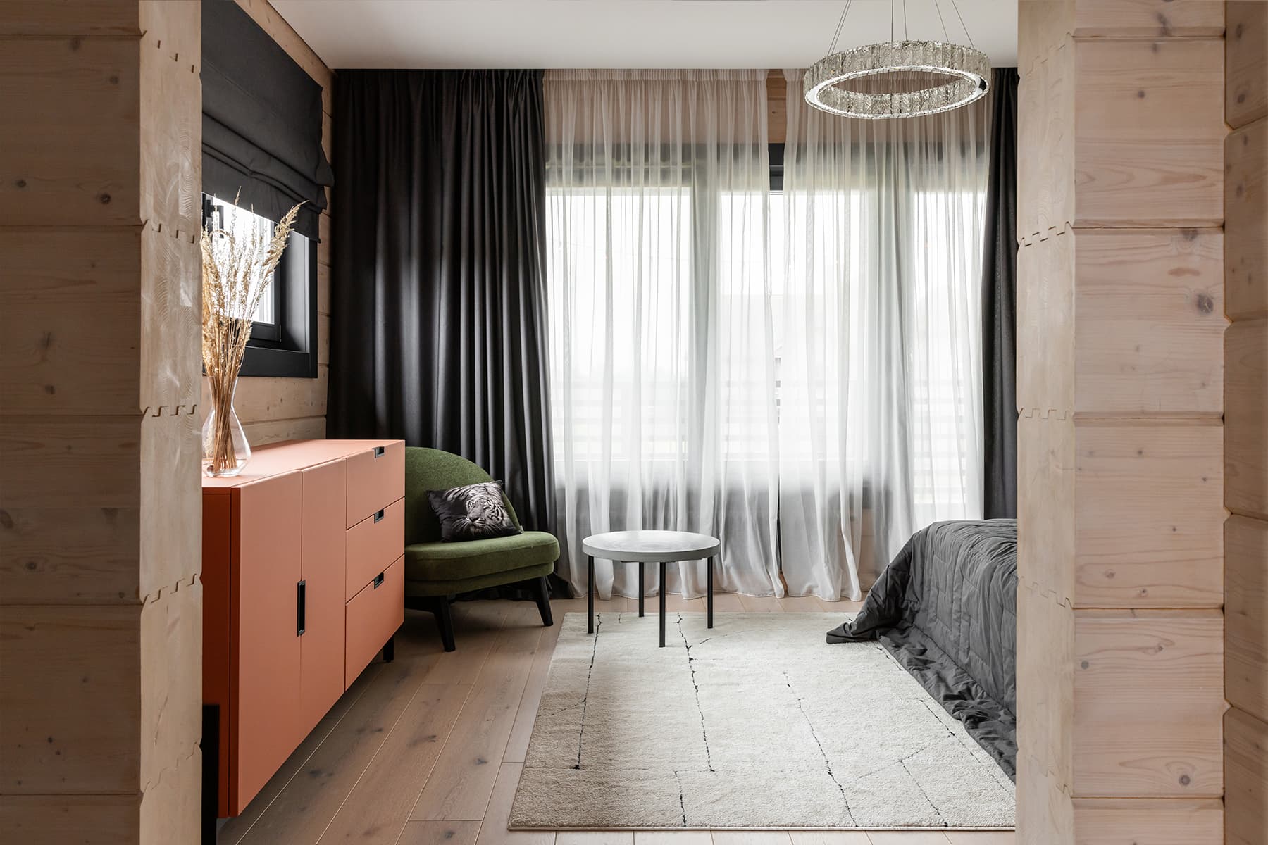 Теплота клееного бруса в интерьере загородного дома — проект Екатерины Беляковой