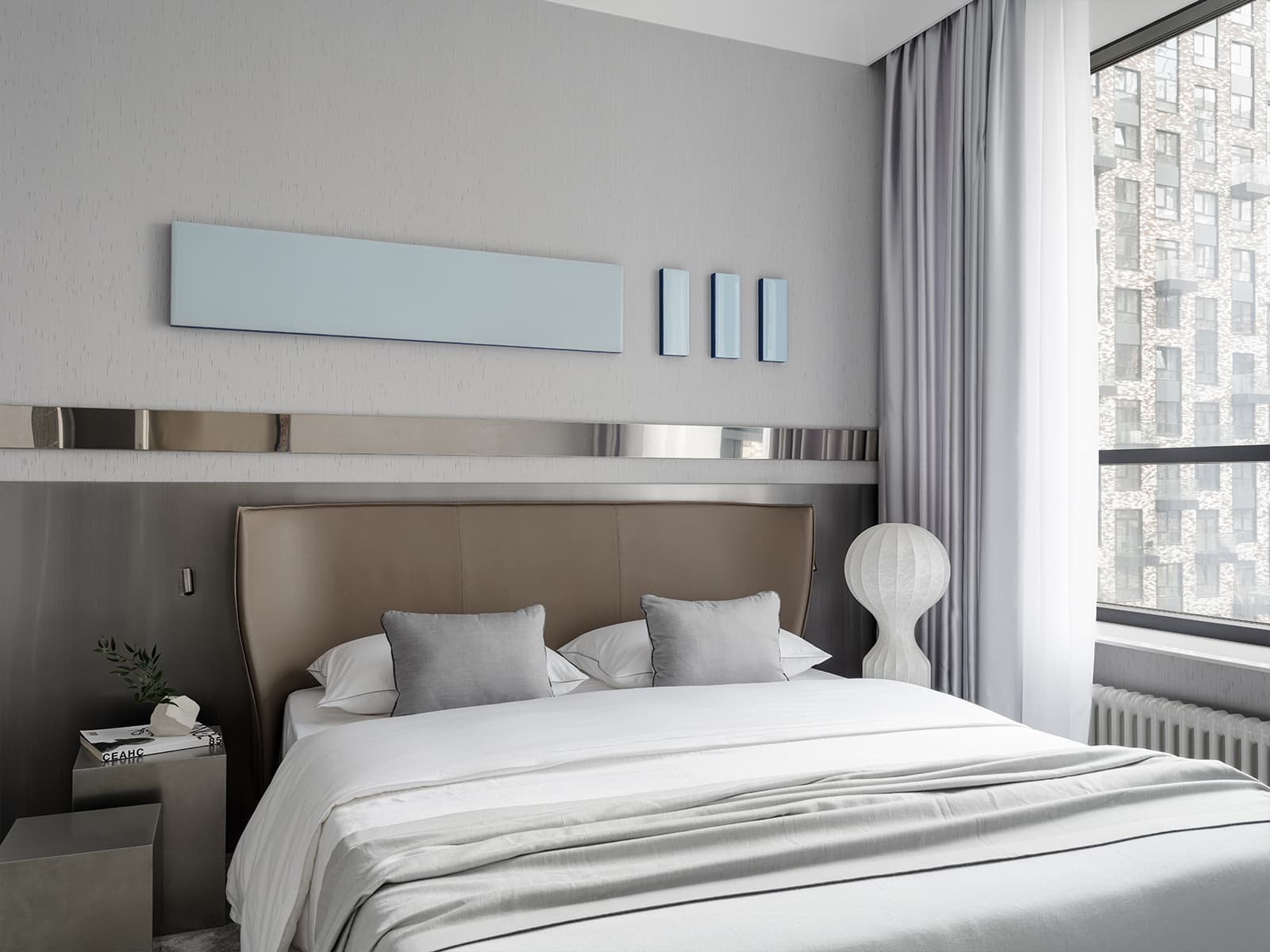 Акцентная кухня в интерьере маленькой квартиры под сдачу в аренду — проект atlburo