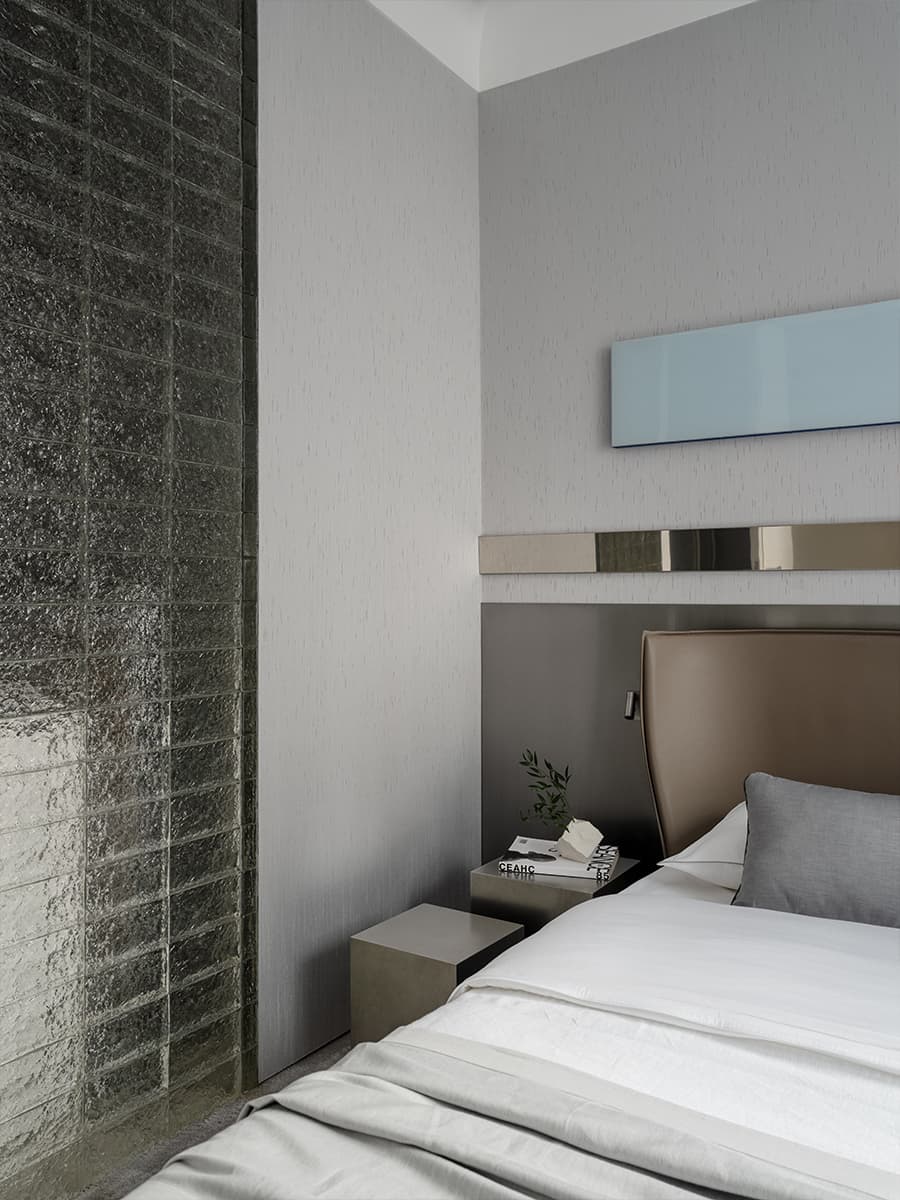 Акцентная кухня в интерьере маленькой квартиры под сдачу в аренду — проект atlburo