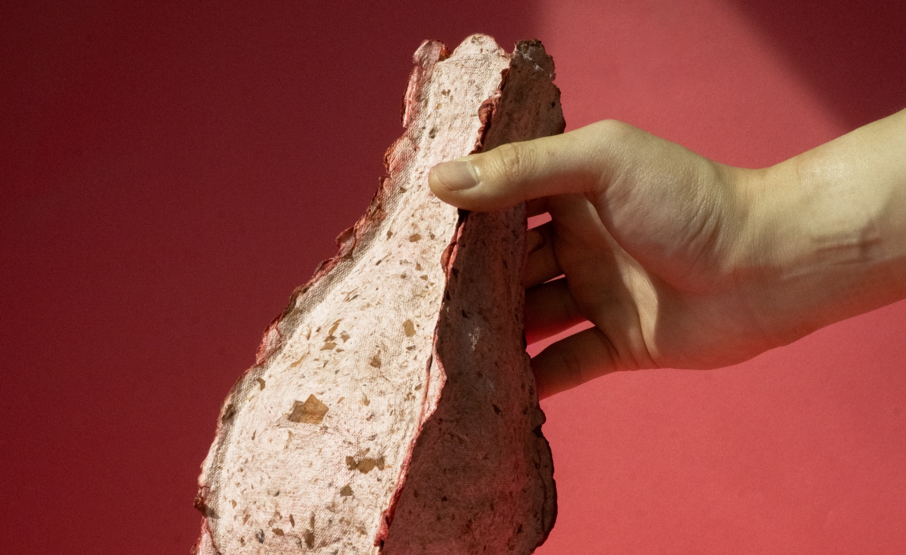 Rebloom Studio сделала вазу из выброшенных цветов