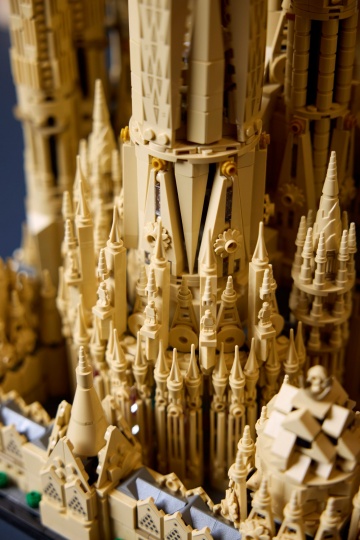 Lego выпустила конструктор собора Саграда-Фамилия к столетию Гауди