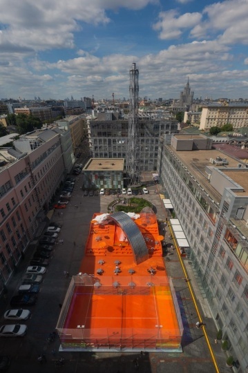 Мария Кунякина создала яркое пространство во дворе офиса «Яндекса»
