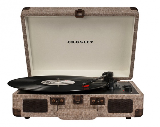 Популярный проигрыватель Crosley обернули в деним и не только