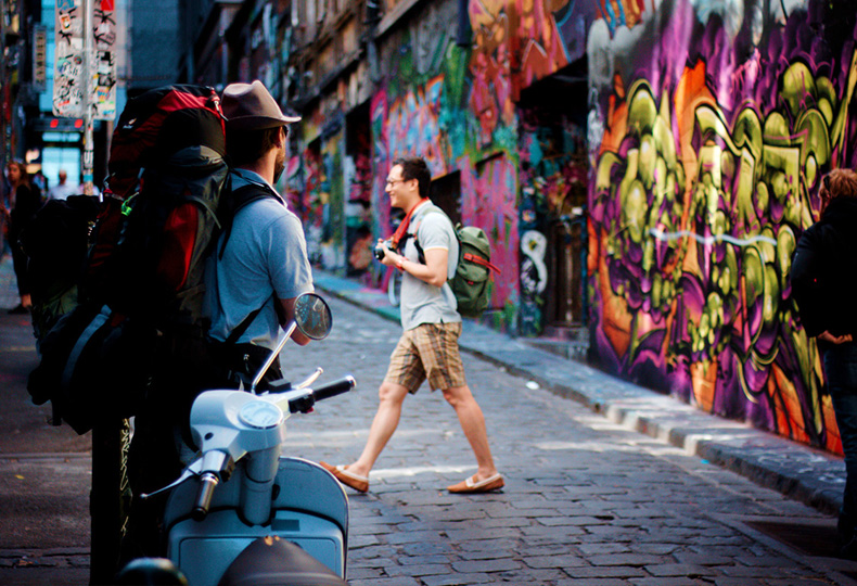 Фрагменты расписанных граффити стен в переулке Hosier Lane