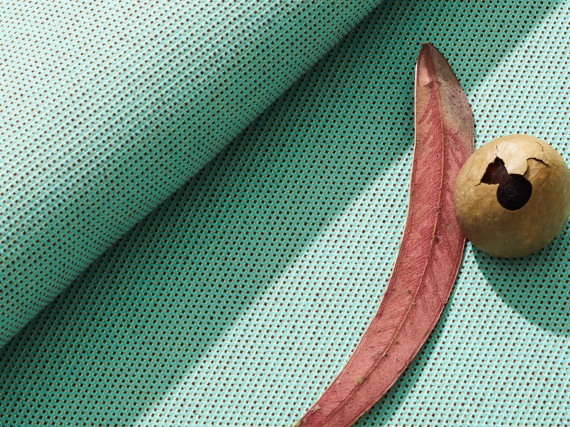 Бренд Kvadrat выпускает экологичные ткани для улицы