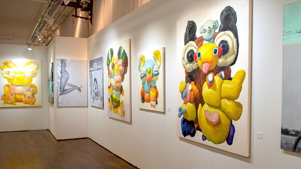 KAWS на стенде ASKERI GALLERY на Scope New York