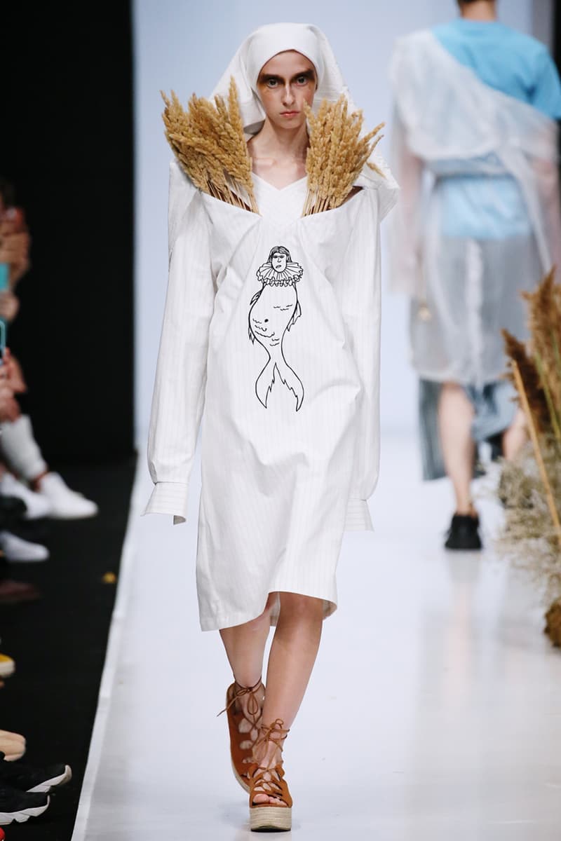 Фотография с показа коллекции «Болотный гламур» Ромы Уварова