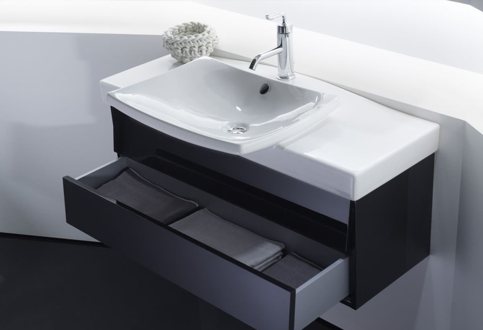 Культовые модели Jacob Delafon: раковина-столешница Escale, 2003