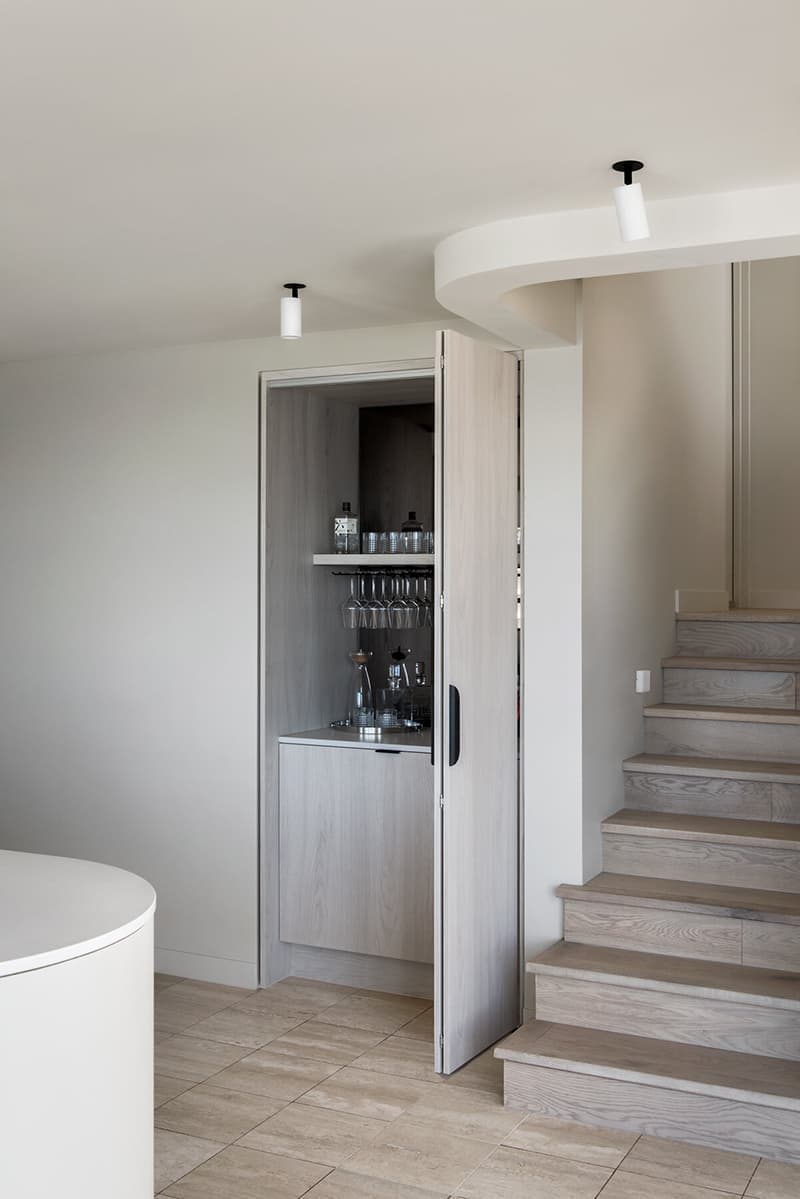 Пентхаус в спокойных тонах на побережье Австралии — проект CJH Studio