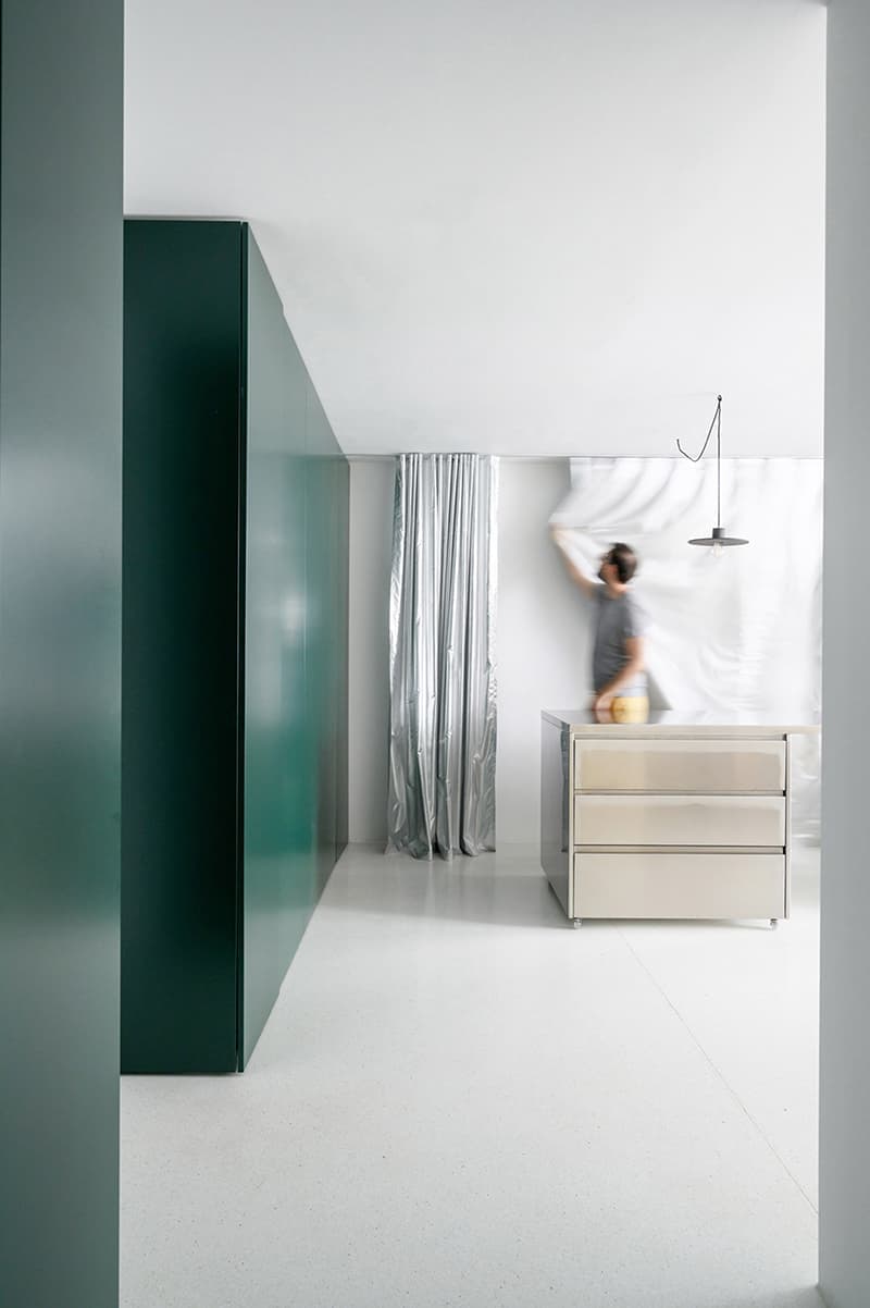 Маленькая квартира с подвижной мебелью в Любляне – проект Arhitektura d.o.o