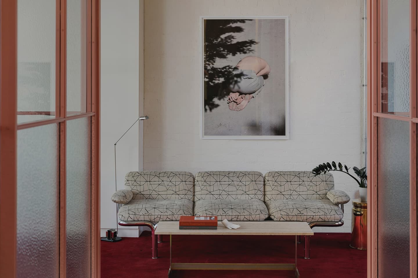 Уютный офис в эстетике американских частных домов 50-х годов – проект студии Daytrip