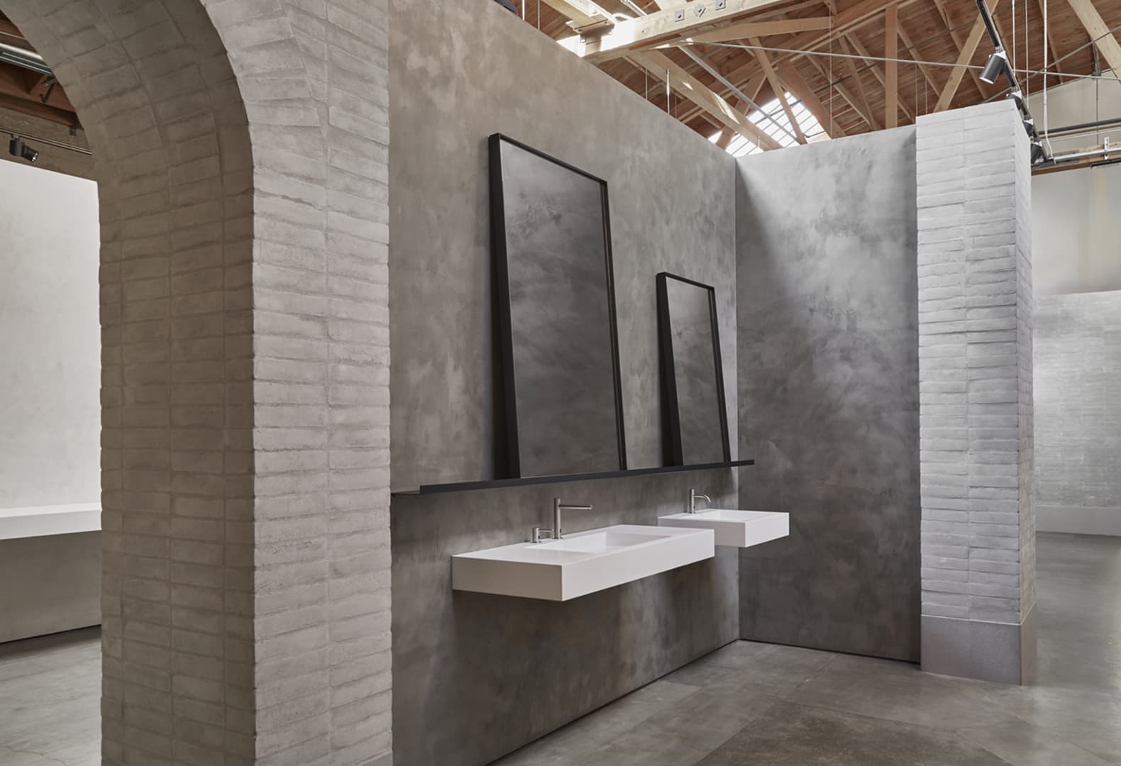 Шоу-рум Splash Lab / Здание старой церкви. дизайн: McLaren Excell