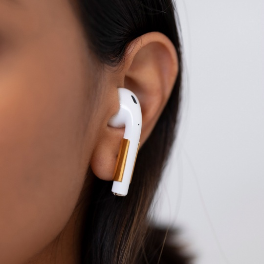 Серьги для ушей и AirPods от лондонского дизайнера