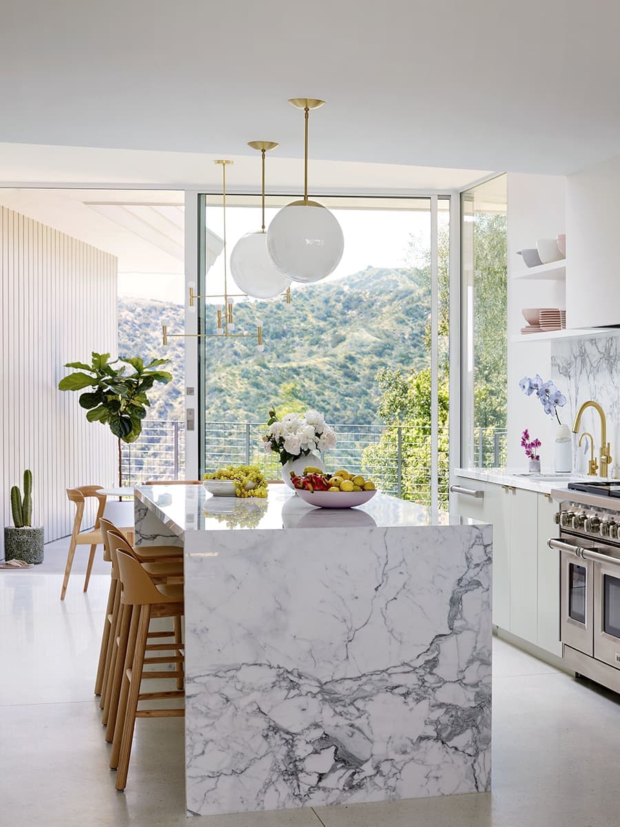 Интерьер ванной Мэнди Мур в Лос-Анджелесе, фото AD