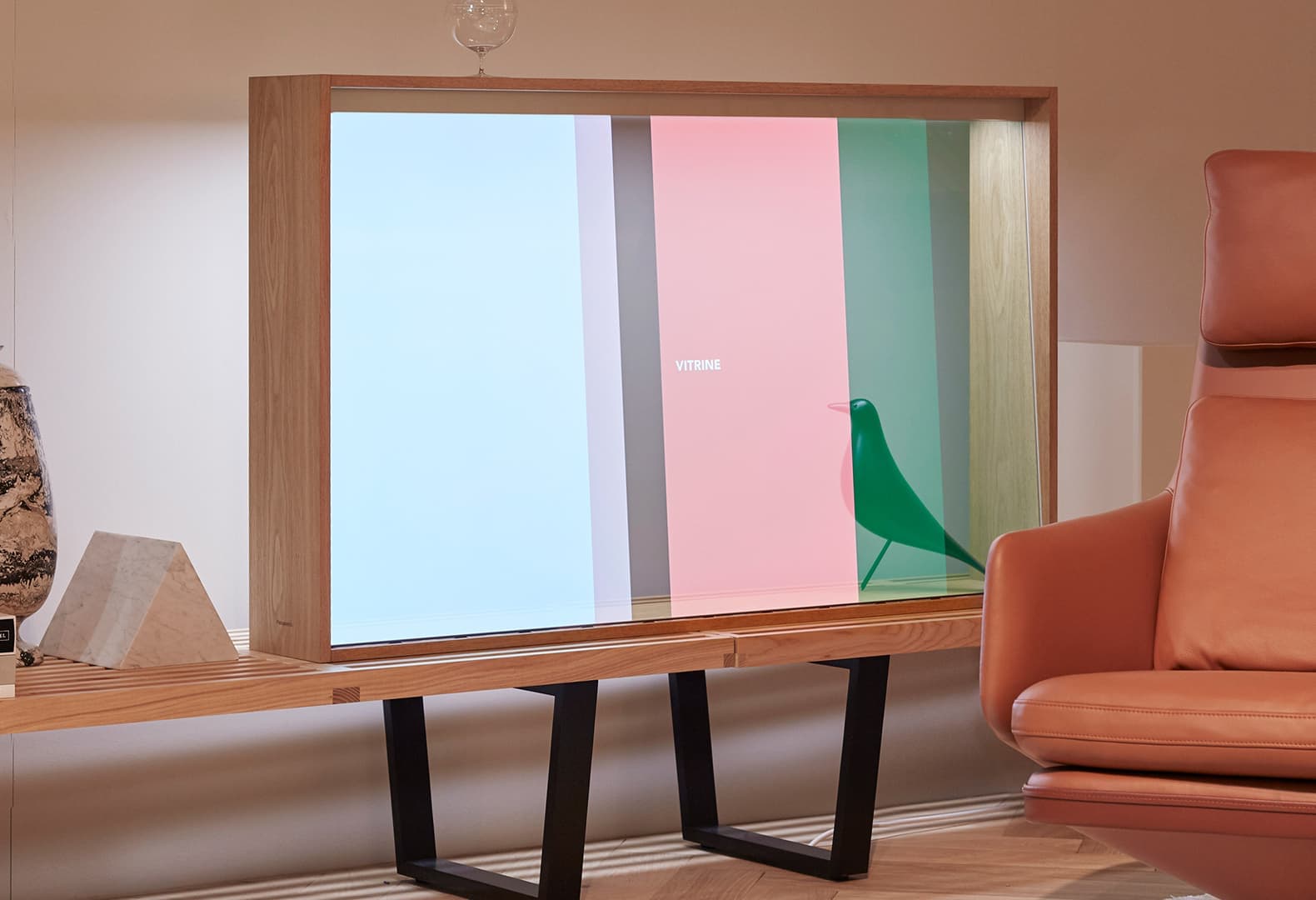 Невидимый телевизор от Vitra и Panasonic