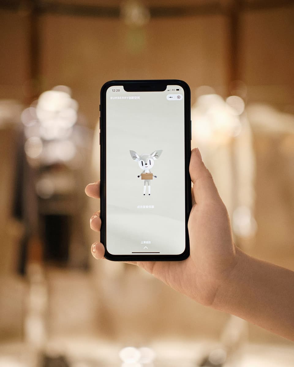 Интерактивный магазин Burberry с WeChat