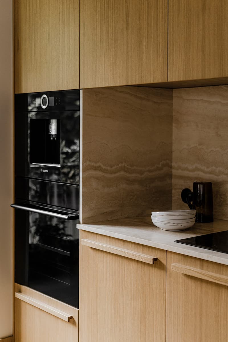 Теплое дерево и мрамор в квартире в Познани – проект Agnieszka Owsiany Studio