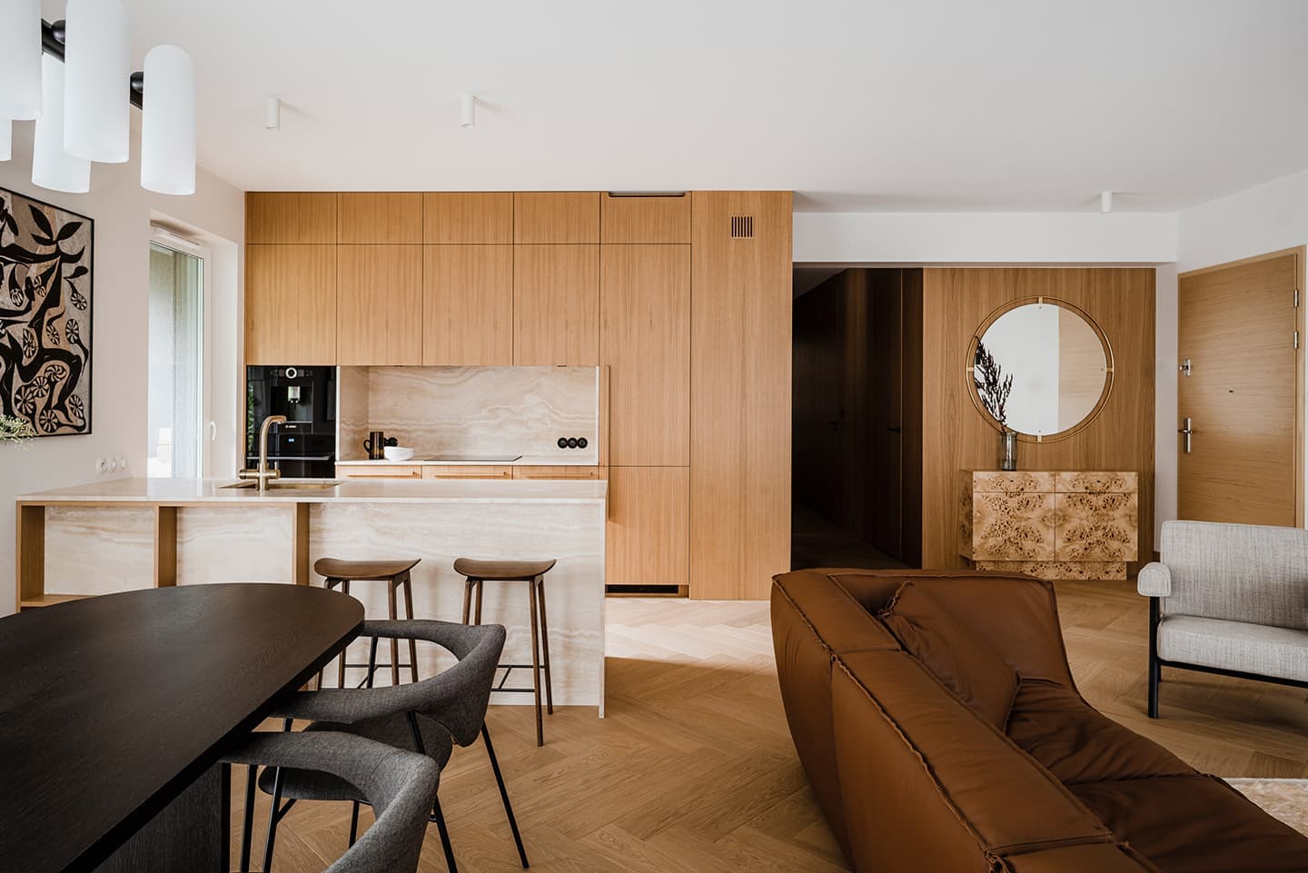 Теплое дерево и мрамор в квартире в Познани – проект Agnieszka Owsiany Studio