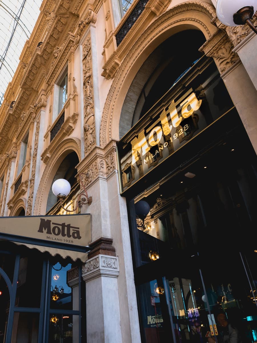 Потрясающий Motta 1928 в миланской Галерее Виктора Эммануила II