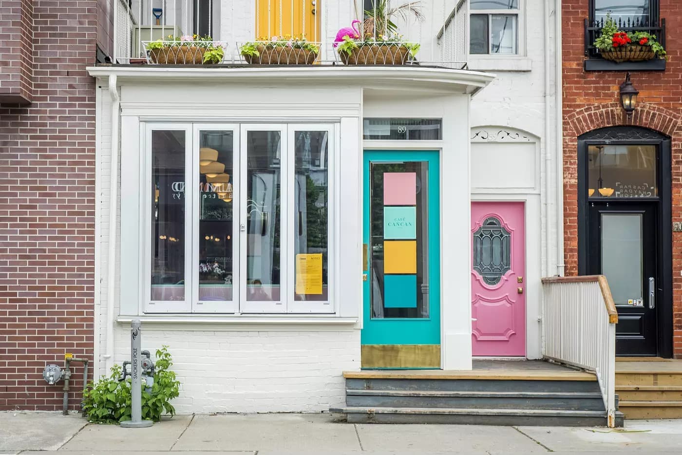 Маленькое кафе Cancan в Торонто, Канада