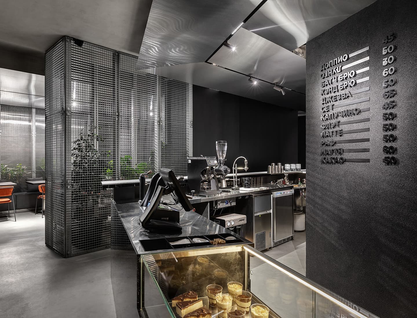 Свет, тень и все оттенки черного в кофейном баре в Харькове – проект Ponomarenko Bureau