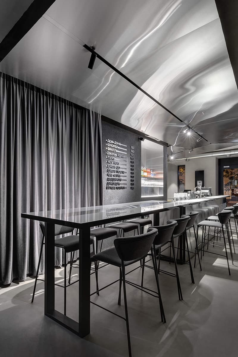 Свет, тень и все оттенки черного в кофейном баре в Харькове – проект Ponomarenko Bureau