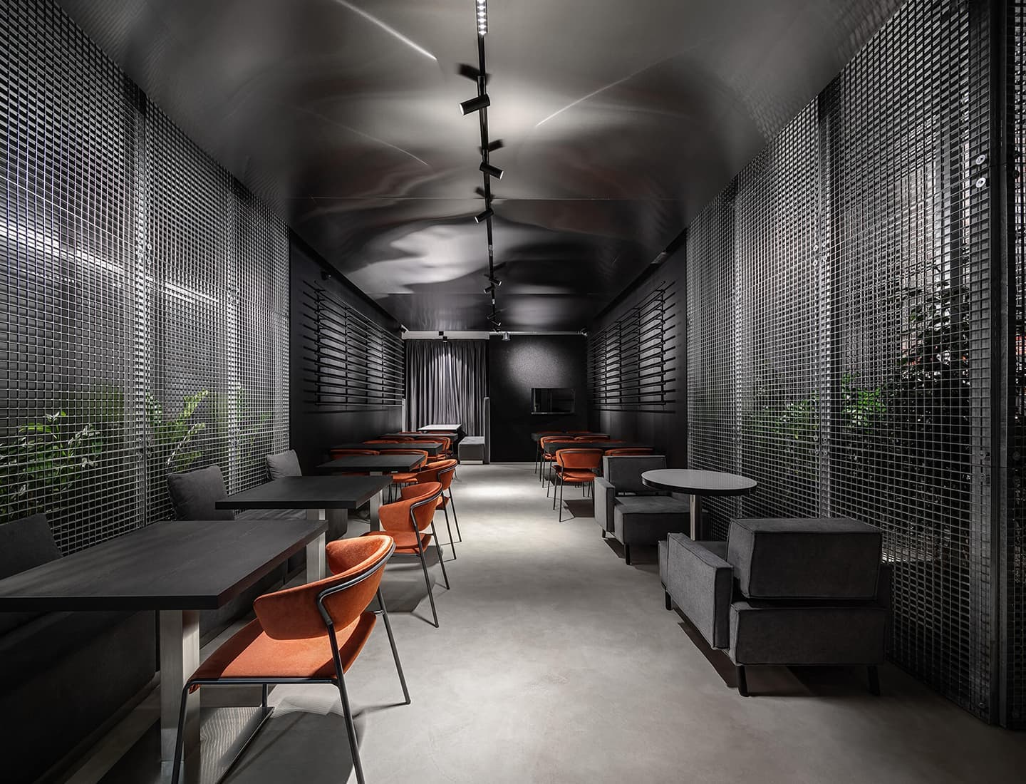 Свет, тень и все оттенки черного в кофейном баре в Харькове – проект Ponomarenko Bureau