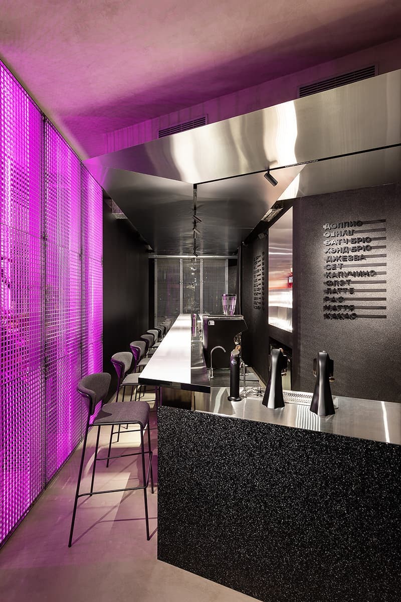Свет, тень и все оттенки черного в кофейном баре в Харькове – проект Ponomarenko Bureau