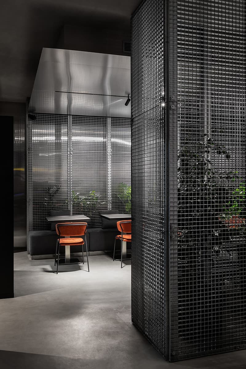 Свет, тень и все оттенки черного в кофейном баре в Харькове – проект Ponomarenko Bureau