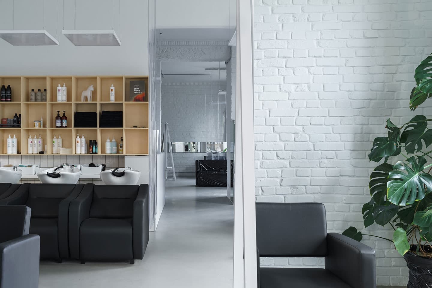 Лаконичная геометрия в салоне красоты в Екатеринбурге – проект Ирины Потаповой и Дмитрия Ханина