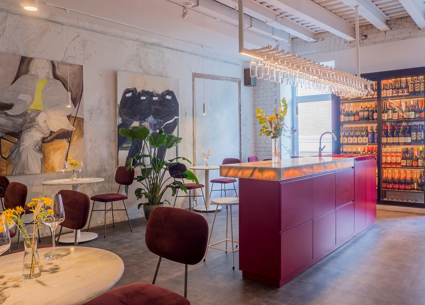 Винный бар, винтаж и мрамор – проект дизайн-студии FruitDesign