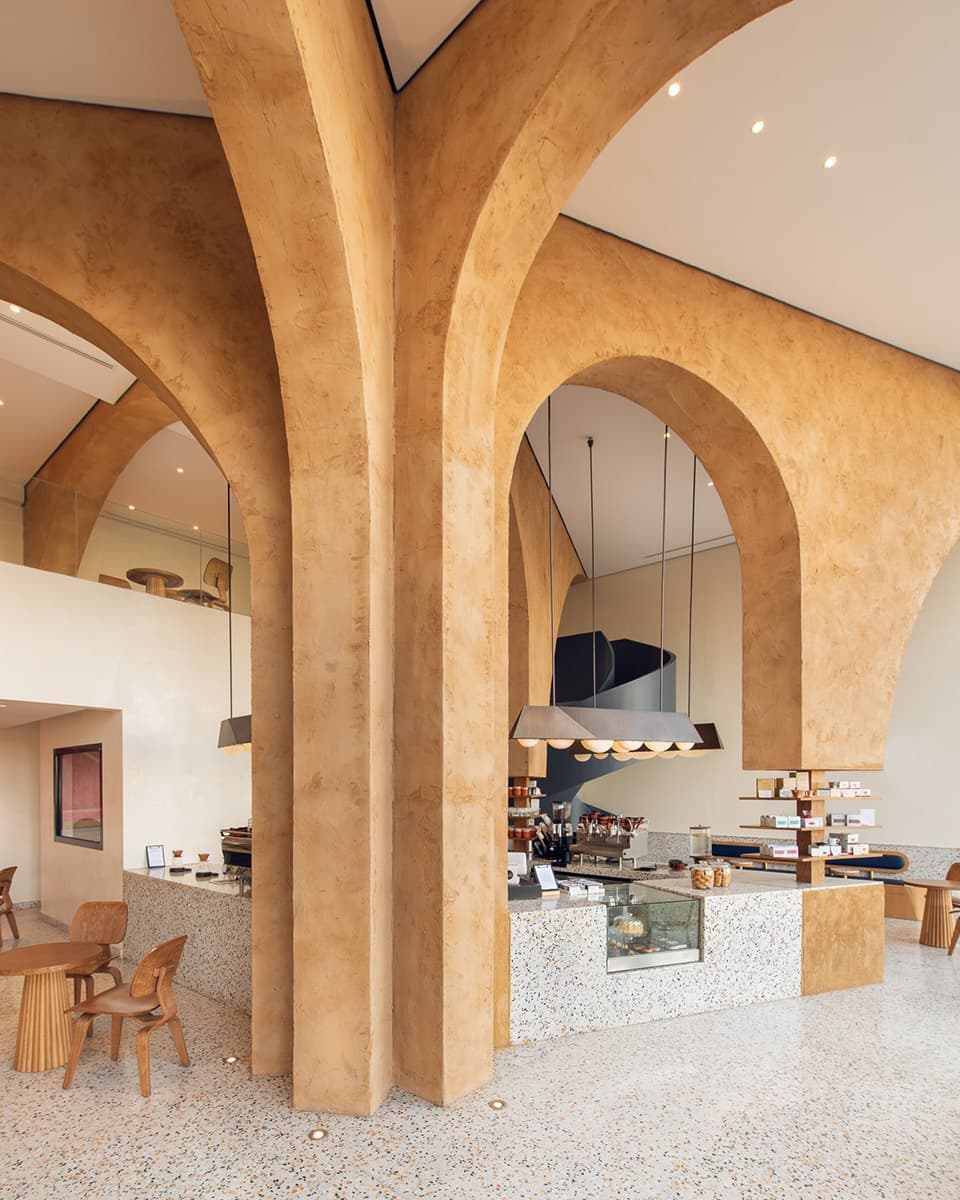 Современный магазин кофе с ритуальной атмосферой – проект AZAZ Architects