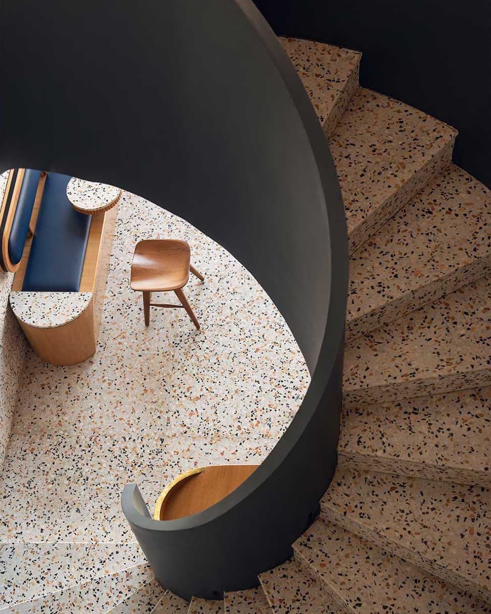 Современный магазин кофе с ритуальной атмосферой – проект AZAZ Architects