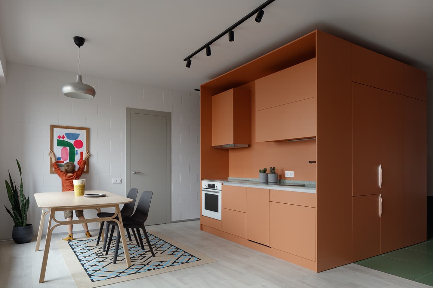 Московская квартира с многофункциональным мебельным кубом — проект DVEKATI